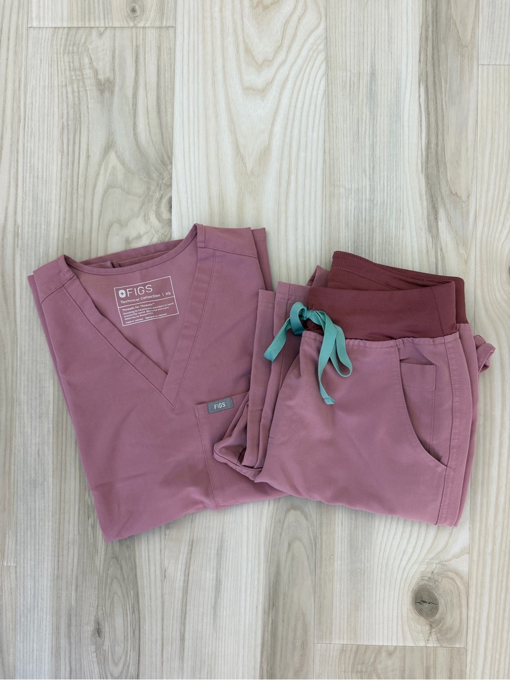 Figs Scrub Set